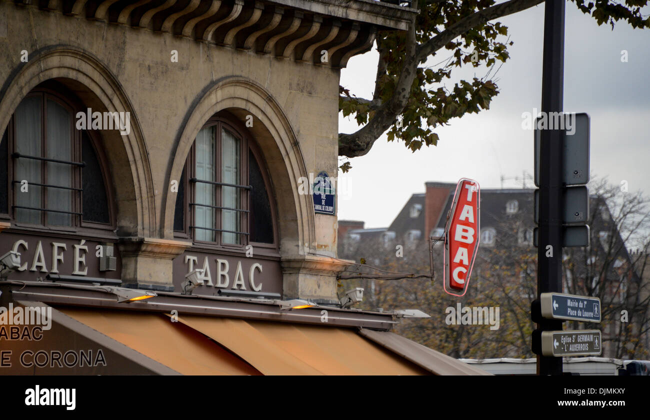 Café sulla riva del fiume Senna a Parigi Francia Foto Stock