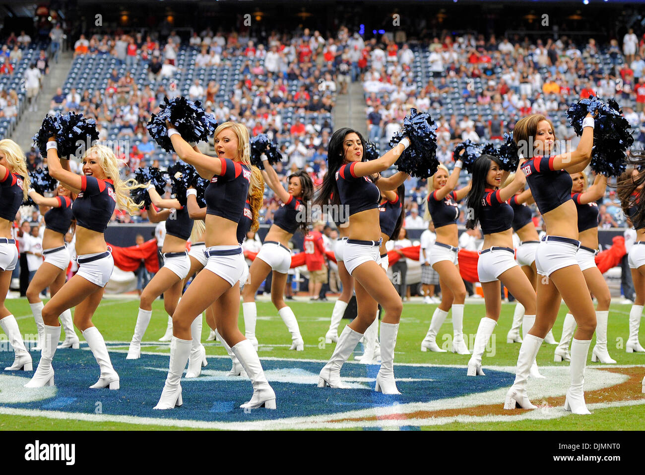 Sett. 26, 2010 - Houston, Texas, Stati Uniti d'America - Houston Texans cheerleader eseguire durante il gioco tra i Texans di Houston e Dallas Cowboys. Il cowboy sconfitto i Texans 27-13. (Credito Immagine: © Jerome Miron/Southcreek globale/ZUMApress.com) Foto Stock