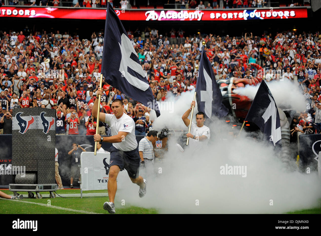 Sett. 26, 2010 - Houston, Texas, Stati Uniti d'America - Houston Texans cheerleader eseguire durante il gioco tra i Texans di Houston e Dallas Cowboys. Il cowboy sconfitto i Texans 27-13. (Credito Immagine: © Jerome Miron/Southcreek globale/ZUMApress.com) Foto Stock