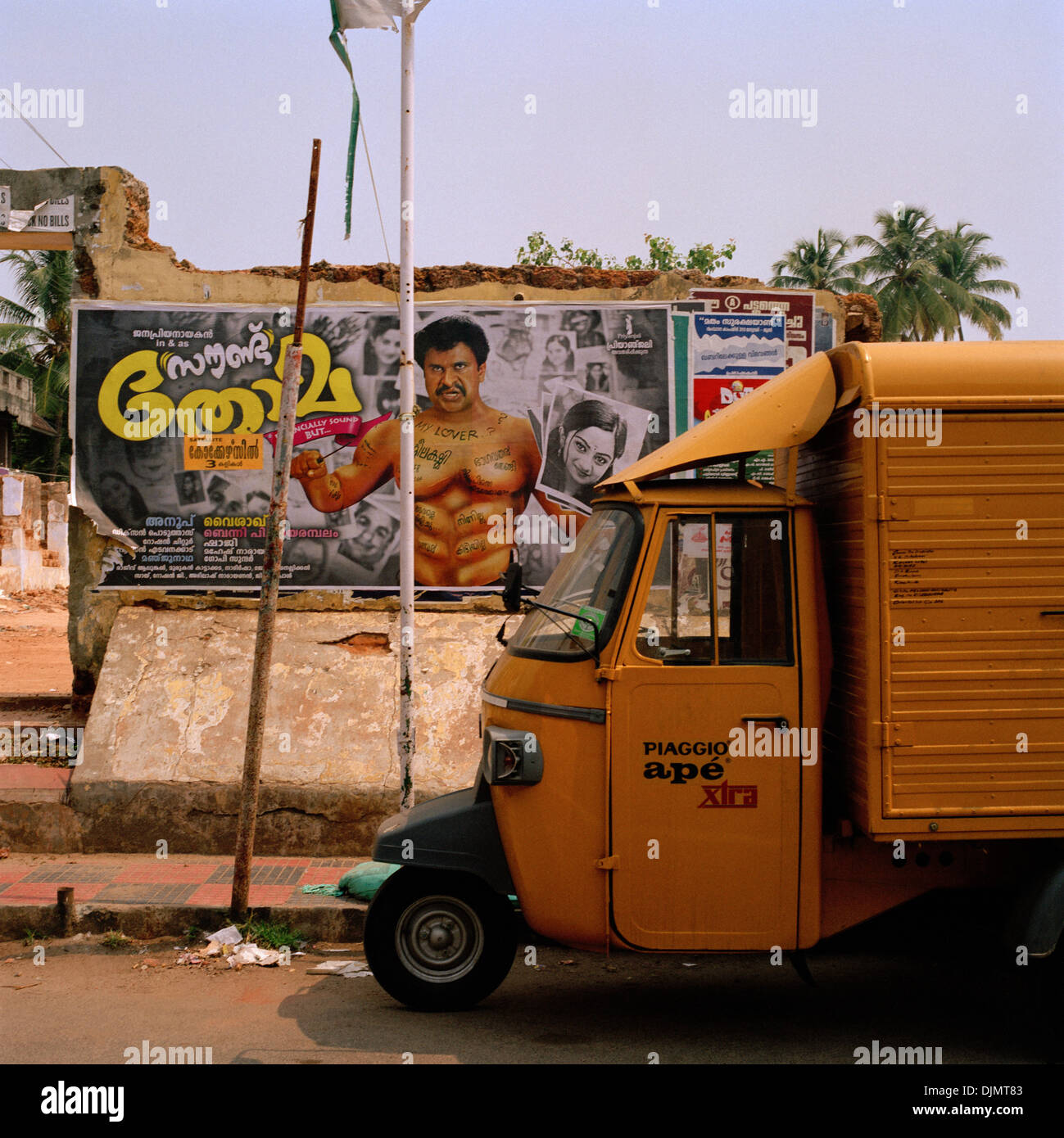 Fotografia documentaria - Bollywood cinema pubblicità a Kochi Cochin in Kerala in India in Asia del Sud. Il kitsch Kitscy Foto Stock