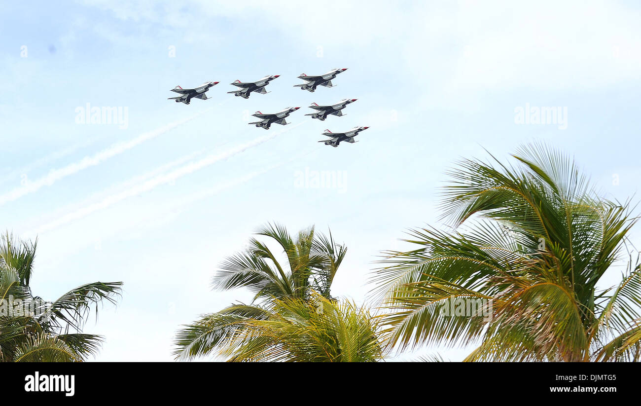 U.S Air Force Thunderbirds Lauderdale aria e mare visualizza in Fort Lauderdale Fort Lauderdale Florida - 27.04.12 Foto Stock