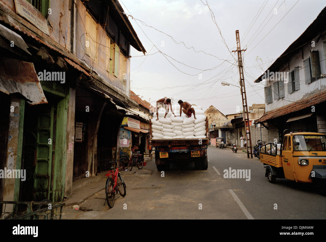 Fotografia documentaria - Scene di strada delle spezie in business Mattancherry a Kochi Cochin in Kerala in India in Asia del Sud. Foto Stock