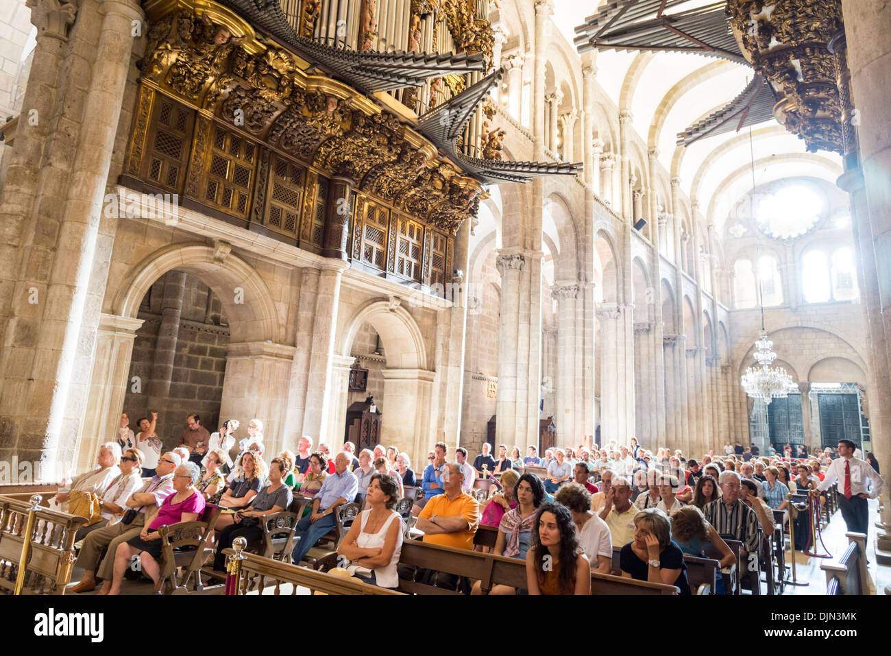 Congregazione all interno della Cattedrale di Santiago de Compostela, Galizia, Spagna Foto Stock