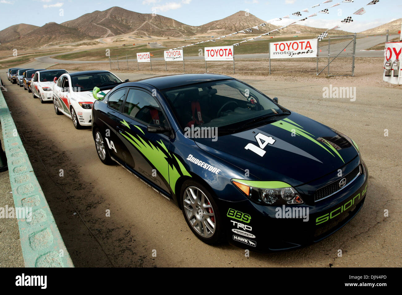 Mar 15, 2008- Rosamond, CA, Stati Uniti d'America La modifoed rampolli che racers nel 2008 Toyota Pro/Celebrity Race drive, sono parcheggiate a una sessione di formazione per la trentaduesima gara annuale che si terrà il 19 aprile 2008 a Long Beach, California. Credito: foto di Jonathan Alcorn/ZUMA premere. © Copyright 2008 da Jonathan Alcorn Foto Stock
