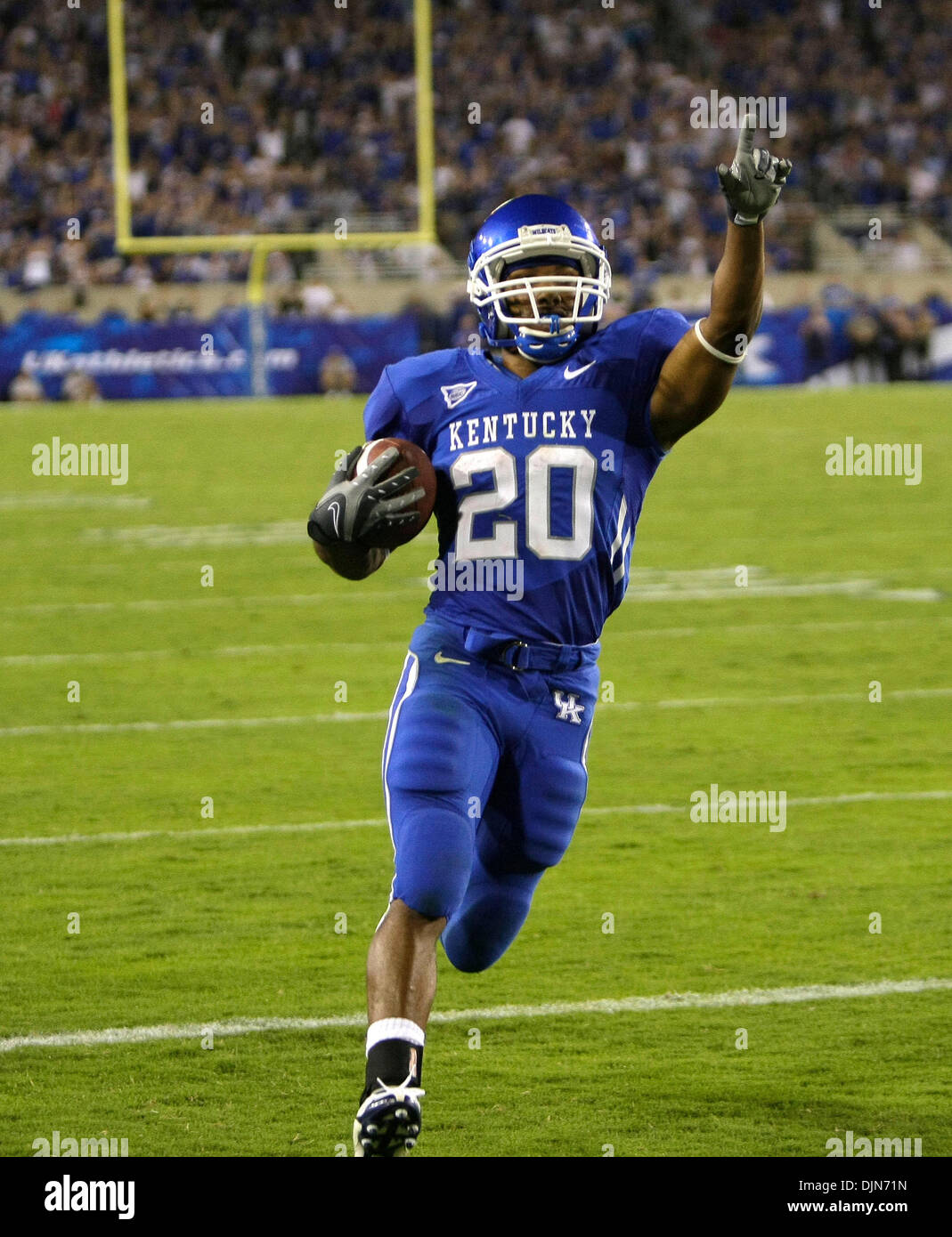 Derrick Locke ha segnato il gioco touchdown vincente con 12:20 sinistra nel quarto trimestre come Regno Unito sconfitto Middle Tennessee State 20-14 sabato 13 settembre 2008 in Lexington, KY. Foto di Mark Cornelison | Personale 6562 (credito Immagine: © Lexington Herald-Leader/ZUMA Press) Foto Stock