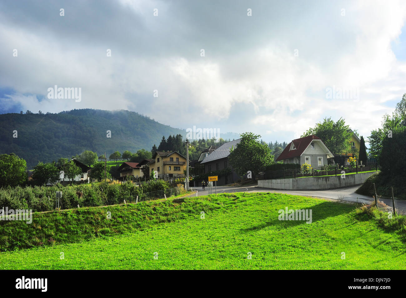 Tradizionale villaggio sloveno in montagna Foto Stock