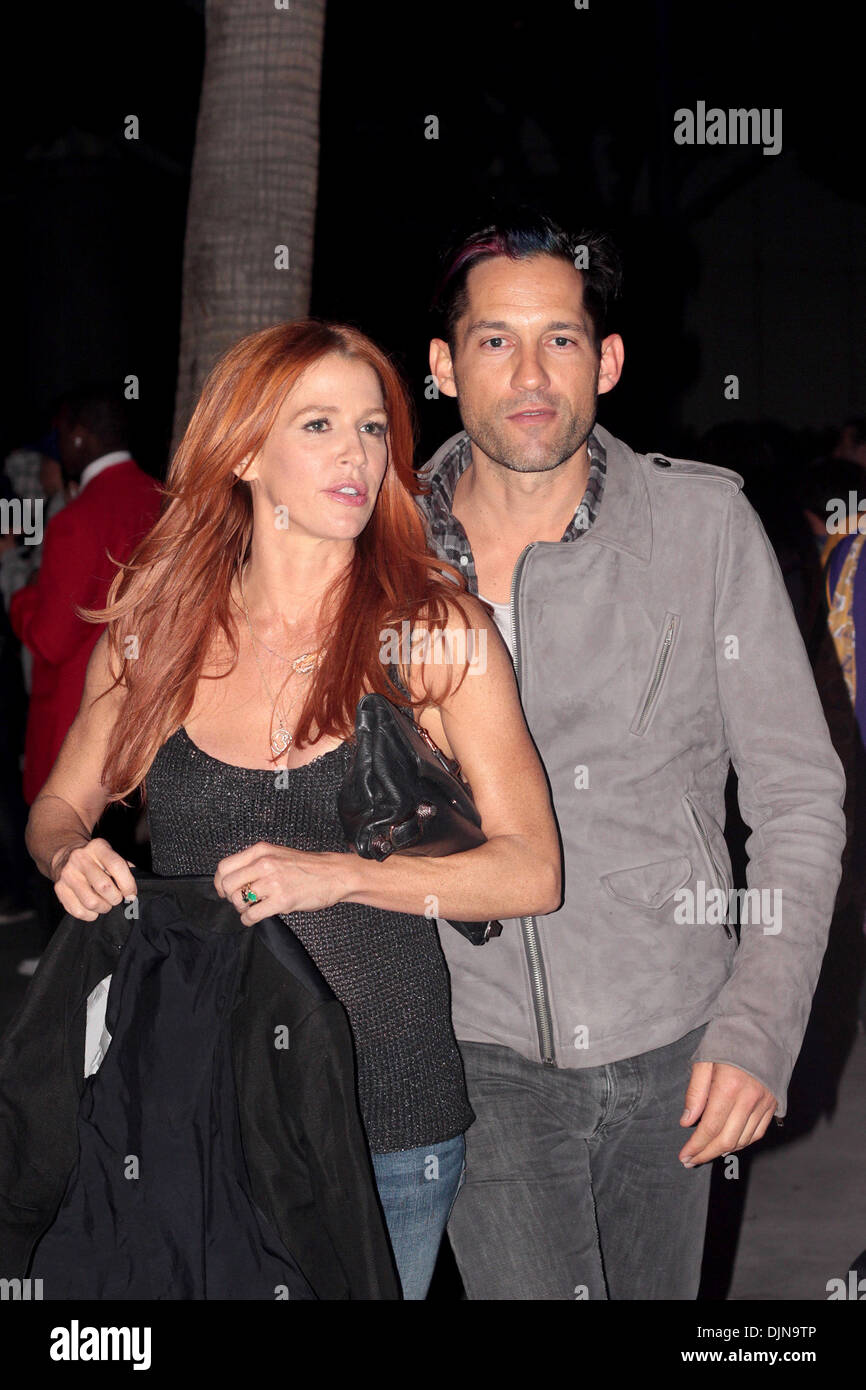 Poppy Montgomery e suo marito Adam Kaufman celebrità arriva a Staples Center per guardare la Lakers Los Angeles California - Foto Stock