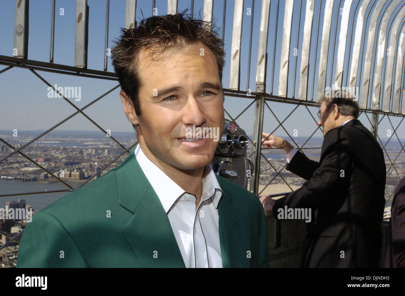 Apr 15, 2008 - Manhattan, NY, STATI UNITI D'AMERICA - GOLF: 2008 Masters vince, del Sudafrica TREVOR IMMELMAN tours l'Empire State Building il 86º piano osservatorio e 102º piano lookout. (Credito immagine: Foto Stock