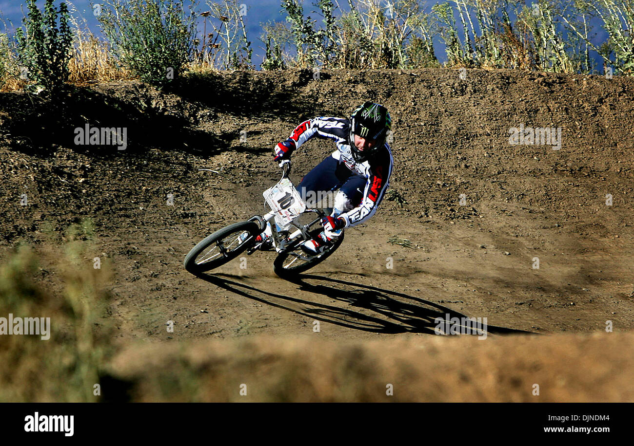 Nativo di Napa Donny Robinson gareggerà alle Olimpiadi di Pechino per il Motocross bicicletta, un nuovo sport olimpico. Egli pratica presso la pista di BMX presso il Kennedy Park fino a quando egli lascia per la Cina. Lianne Milton/Register (credito Immagine: © Napa Valley Register/ZUMApress.com) Foto Stock