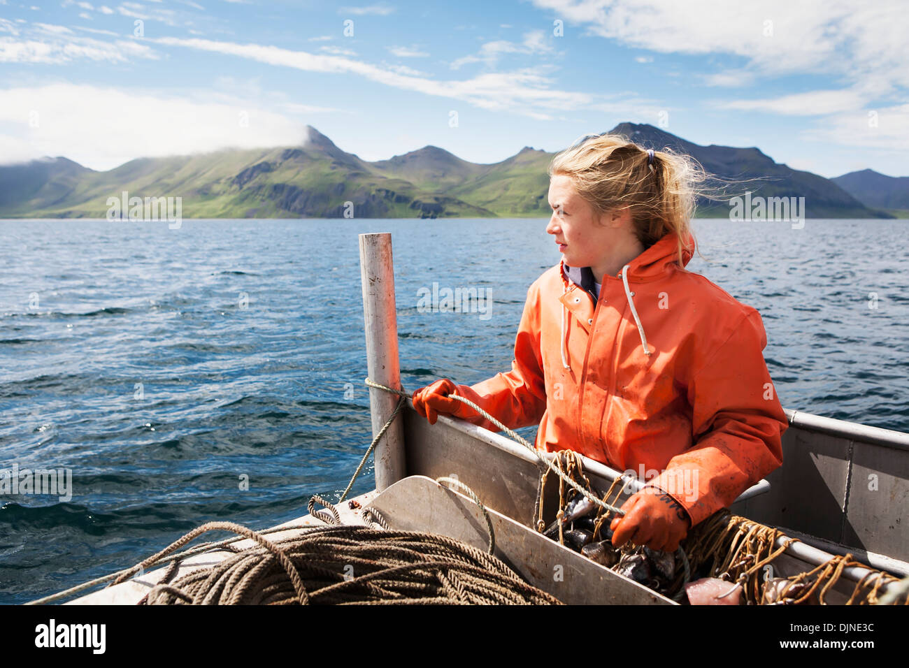 Emma Teal Laukitis commerciali di pesca con palangari per la Pacific Halibut In Morzhovoi Bay, Southwest Alaska, Estate. Foto Stock