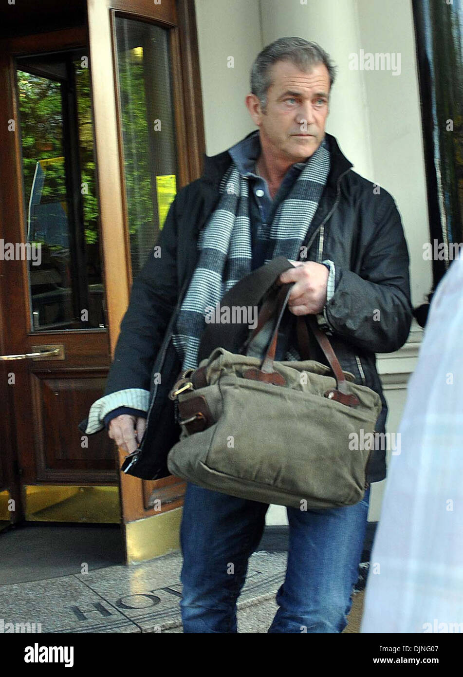 Attore Mel Gibson esce Shelbourne Hotel Dublino Irlanda - 15.05.12 Irish Foto Stock