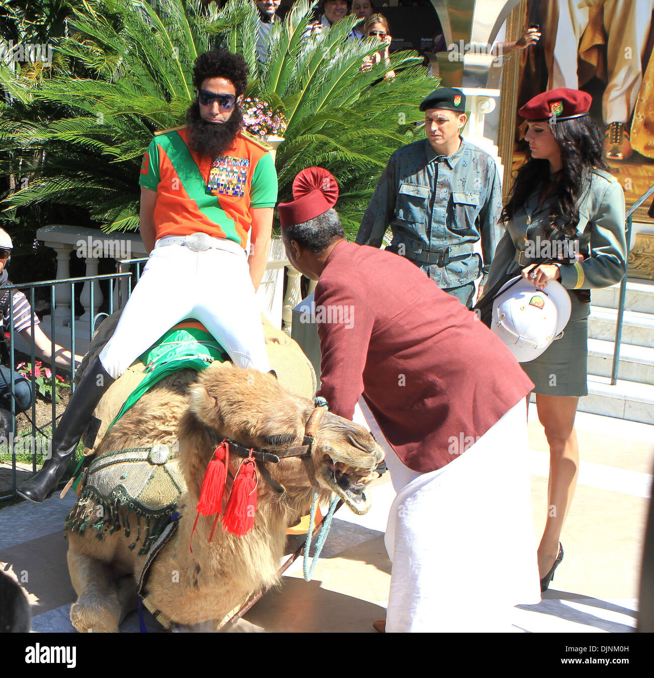 Sacha Baron Cohen in veste di ammiraglio generale "il dittatore' photocall - durante il sessantacinquesimo Cannes Film Festival dove: Cannes Francia Foto Stock