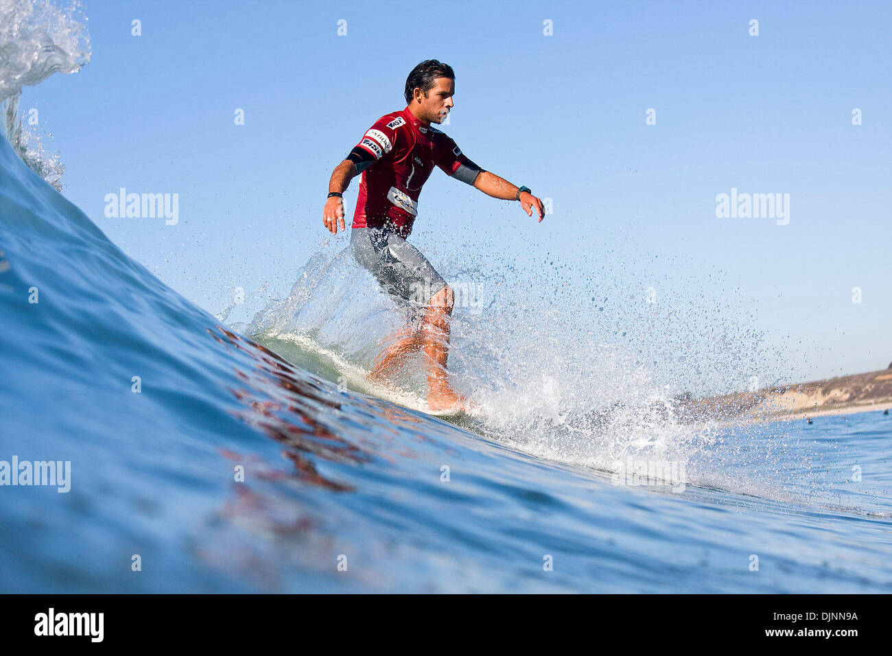 Nov 06, 2008 - San Clemente, California, Stati Uniti d'America - JAMIE VIUDES (Brasile) (nella foto) ha vinto il suo calore alla lanca Longboard World Tour a San Onofre State Beach oggi. Viudes Top due punteggio d'onda erano un 6.50 e 7.50 (al di fuori di un possibile 10) totalizzando un punteggio di calore di 14.00 (al di fuori di un possibile 20). Viudes sconfitto Kai Lenny (HAW ) che ha postato un calore totale punteggio di 7,35. Viudes avanzerà int Foto Stock