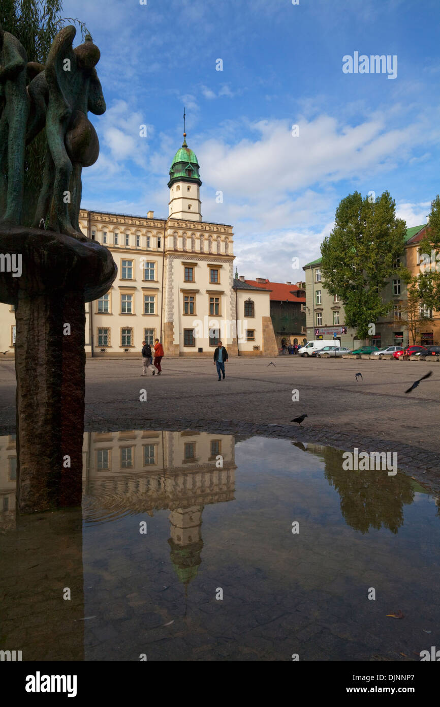 Il Municipio in stile rinascimentale ora il Museo di Etnologia, nella piazza centrale, il vecchio quartiere ebraico di Kazimierz, Cracovia in Polonia Foto Stock