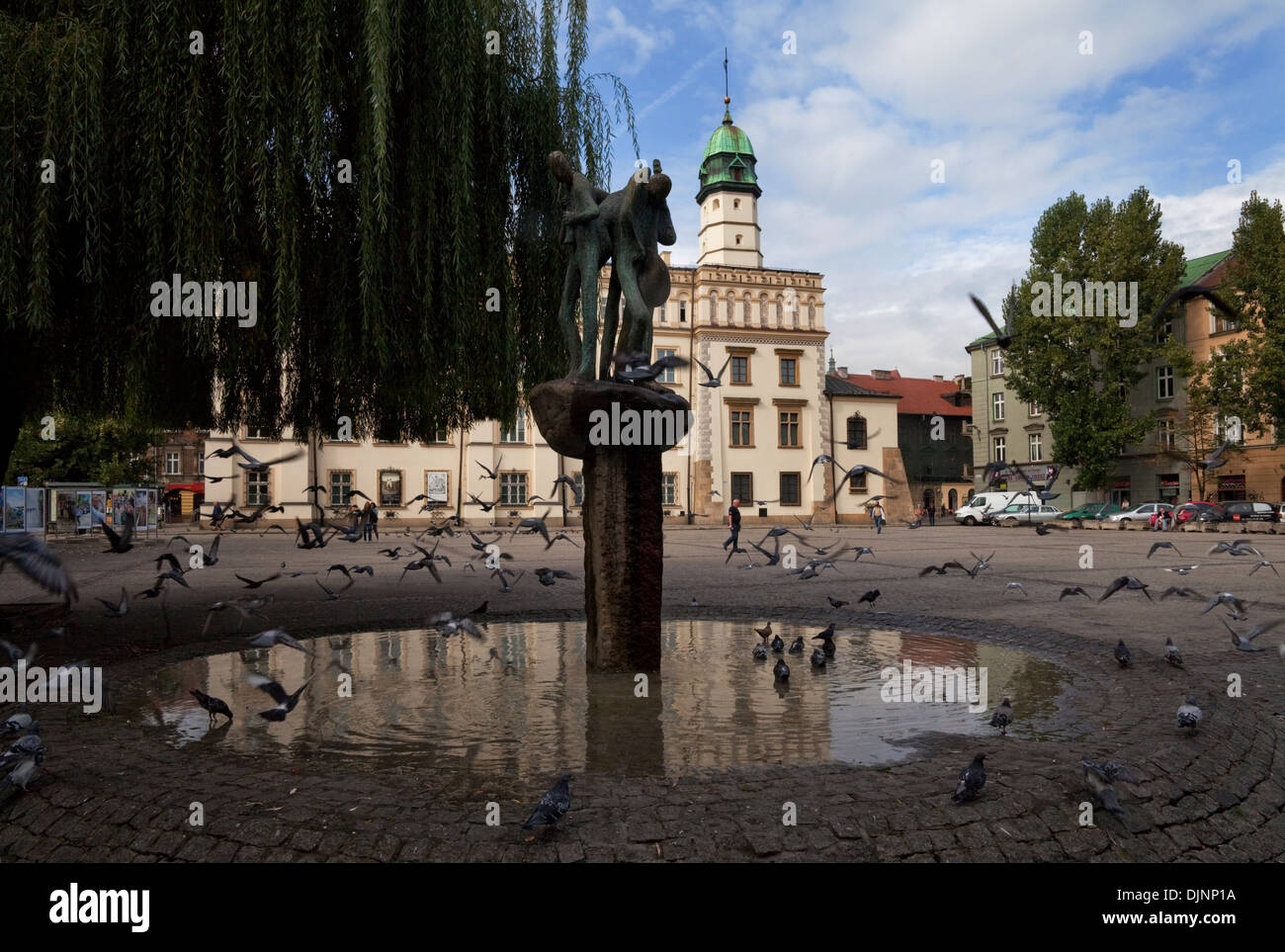 Il Municipio in stile rinascimentale e la piazza centrale, il vecchio quartiere ebraico di Kazimierz, Cracovia in Polonia Foto Stock