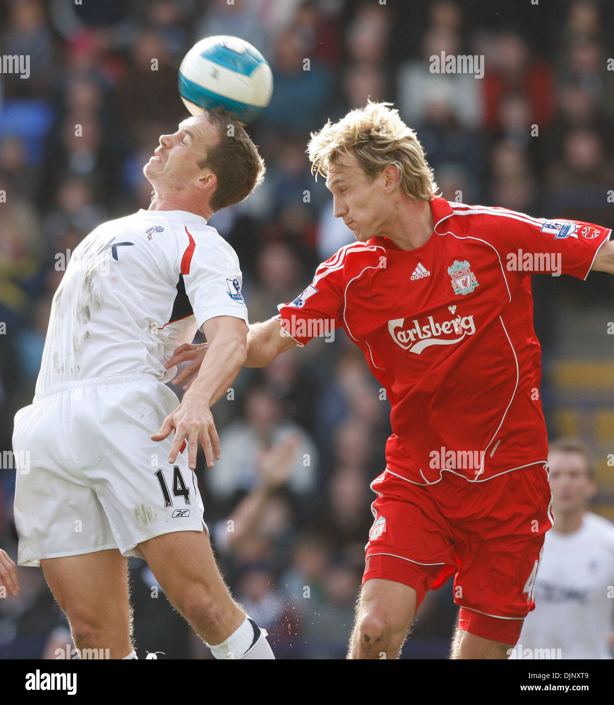 Bolton Wanderers Kevin Davies e Liverpool Hyypia Sami (credito Immagine: © fotografo/Cal Sport Media) Foto Stock