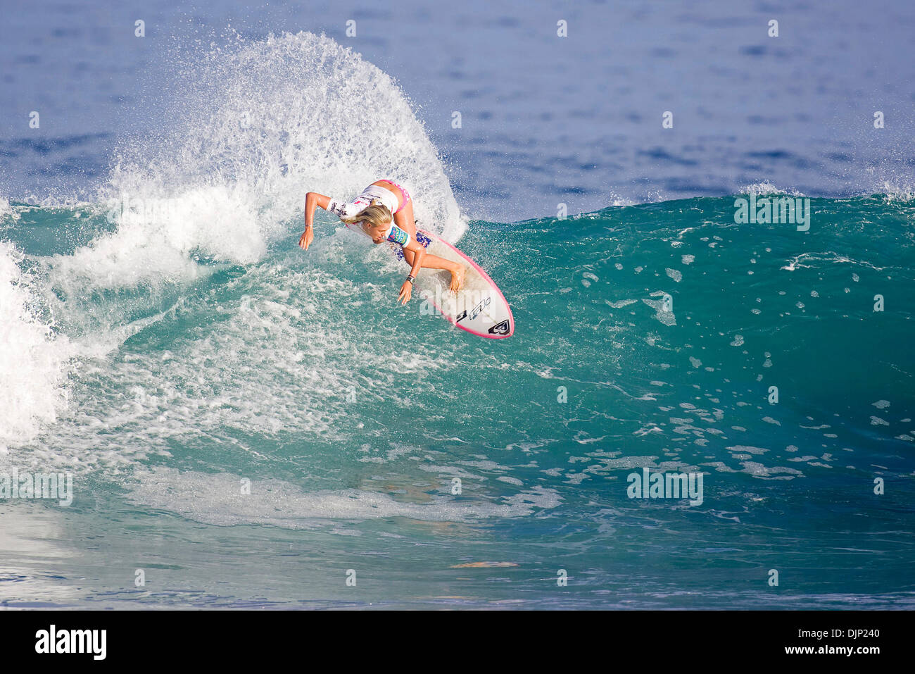 20 nov 2008 - Haleiwa, Hawaii, Stati Uniti d'America - adolescenti sensazione di surf LAURA ENEVER (Nord Narrabeen, Sydney) (nella foto) ha terminato terzo al Reef Hawaiian Pro in Haleiwa, Hawaii oggi, quando ella fu sconfitto da Layne Beachley (Sydney) ed il vincitore Carissa Moore (Haw) durante la finale. Enever fece una grande impressione in tutto il 6-Star mondiale ASP serie di qualificazione evento, guadagnandosi la Foto Stock