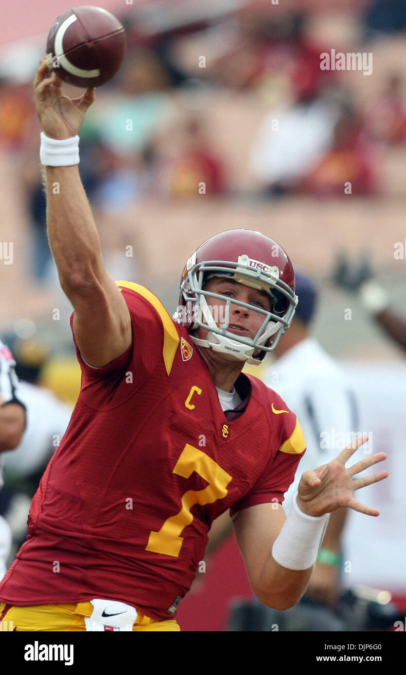 Apr. 10, 2008 - Los Angeles, California, Stati Uniti - La California del Sud quarterback Matt Barkley (7) nel primo semestre durante una NCAA, PAC 10 del gioco del calcio presso il Los Angeles Memorial Coliseum di Sabato, Ottobre 16, 2010 a Los Angeles. (SGVN/personale Foto di Keith Birmingham/SPORT) (credito Immagine: © San Gabriel Valley Tribune/ZUMApress.com) Foto Stock