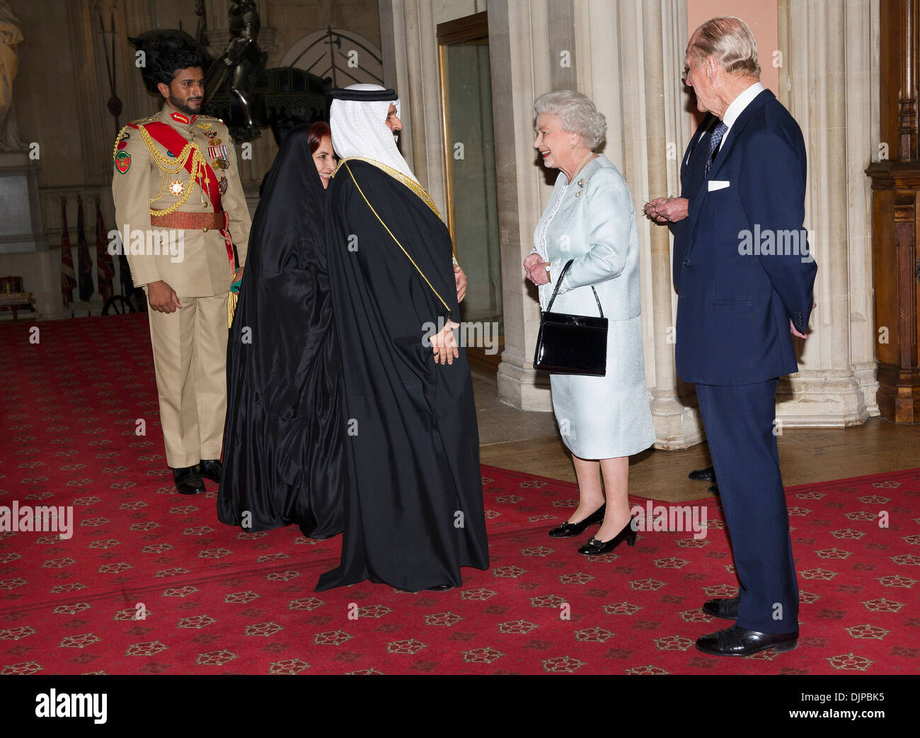 Regina Sabika bint Ibrahim Al Khalifa re del Bahrein Hamad Bin Isa Al Khalifah la Regina Elisabetta II e il Duca di Edimburgo gli ospiti Foto Stock