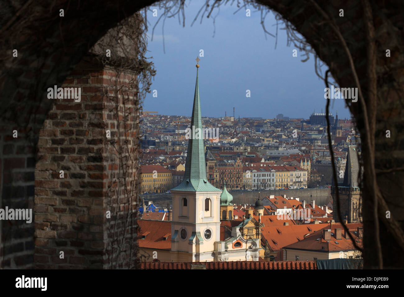 Viste da Mala Strana quartiere di Castello di Praga . La Mala Strana è situato ai piedi del Castello di Praga e termina in corrispondenza del Foto Stock