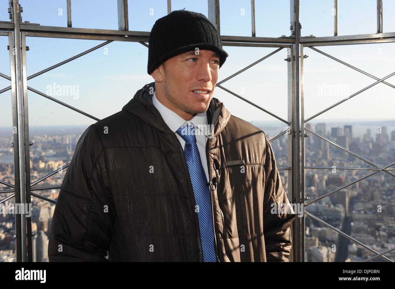 Mar 24, 2010 - Manhattan, New York, Stati Uniti d'America - UFC fighter GEORGES ST. PIERRE tours l'Empire State Building. (Credito Immagine: Â© Bryan Smith/ZUMA Premere) Restrizioni: * New York City quotidiani diritti * Foto Stock