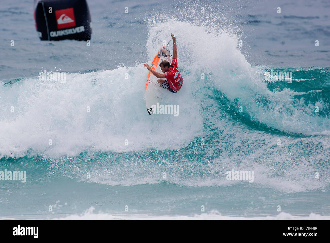 Mar 05, 2010 - Coolangatta, Queensland, Australia - TAJ BURROW (Yallingup, WA, AUS) catturato back-to-back ASP World Tour vittorie vincendo il Quiksilver Pro Gold Coast, sconfiggendo South African J Smith nella finale di oggi. Burrow, che ha vinto l'ultimo evento del 2009 il Billabong Pipeline Masters, irruppero per la vittoria di oggi, la sua vittoria a guadagnare lui il mondo ASP n. La posizione 1. Il Quiksil Foto Stock