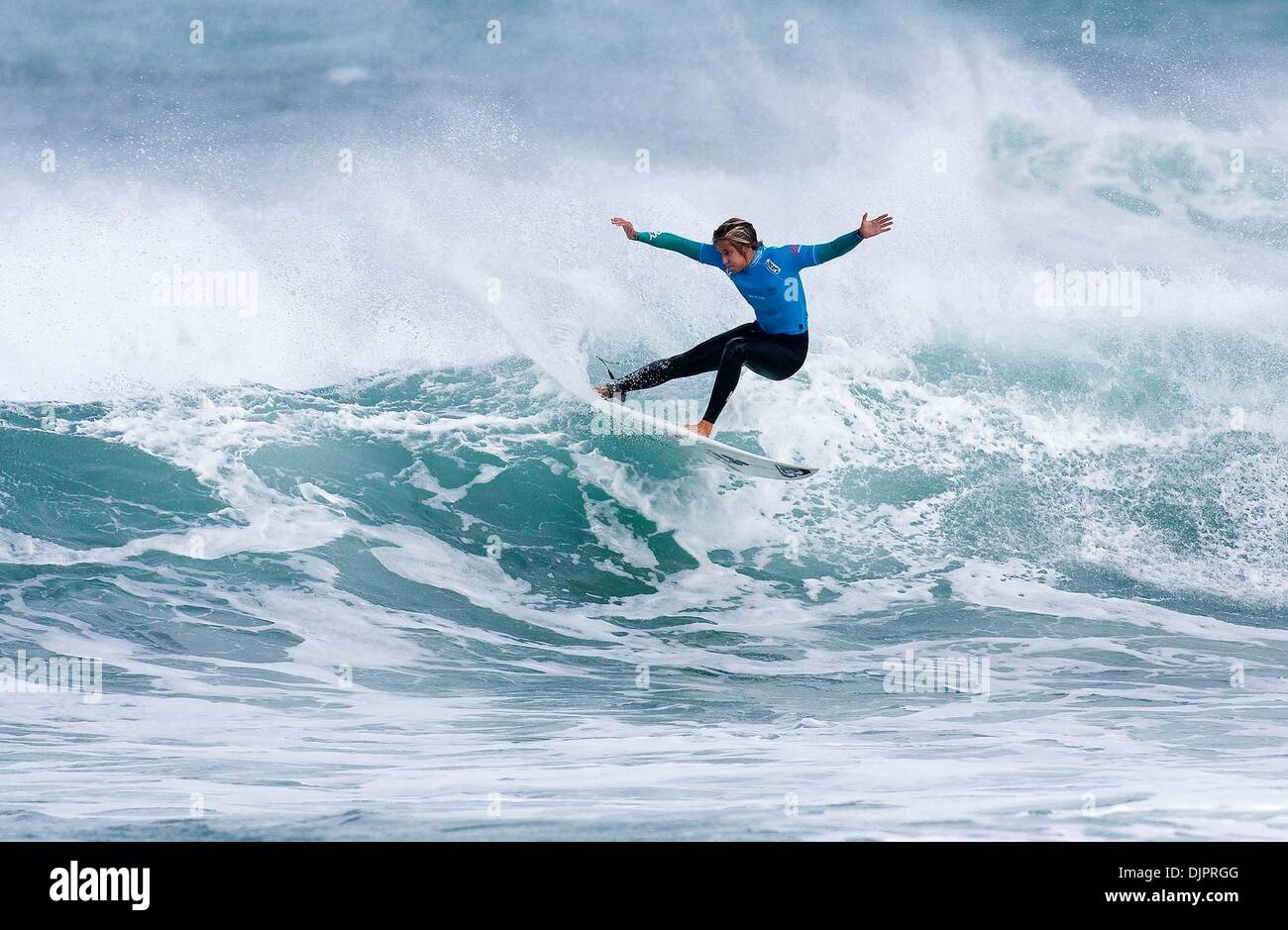 Apr 13, 2010 - New Plymouth, Taranaki, Nuova Zelanda - LEE-ANN corrente (Biarritz, Francia) (nella foto) ha lottato il suo ritorno da un round 2 Eliminazione di avanzare nel round 3.corrente al terzo posto durante il round 1 e fu costretto a navigare il suo modo attraverso il round 2 in modo da rimanere nel concorso di quest'anno. Il TSB Bank donna Surf Festival presenterà il migliore del mondo per i surfisti femmina fro Foto Stock