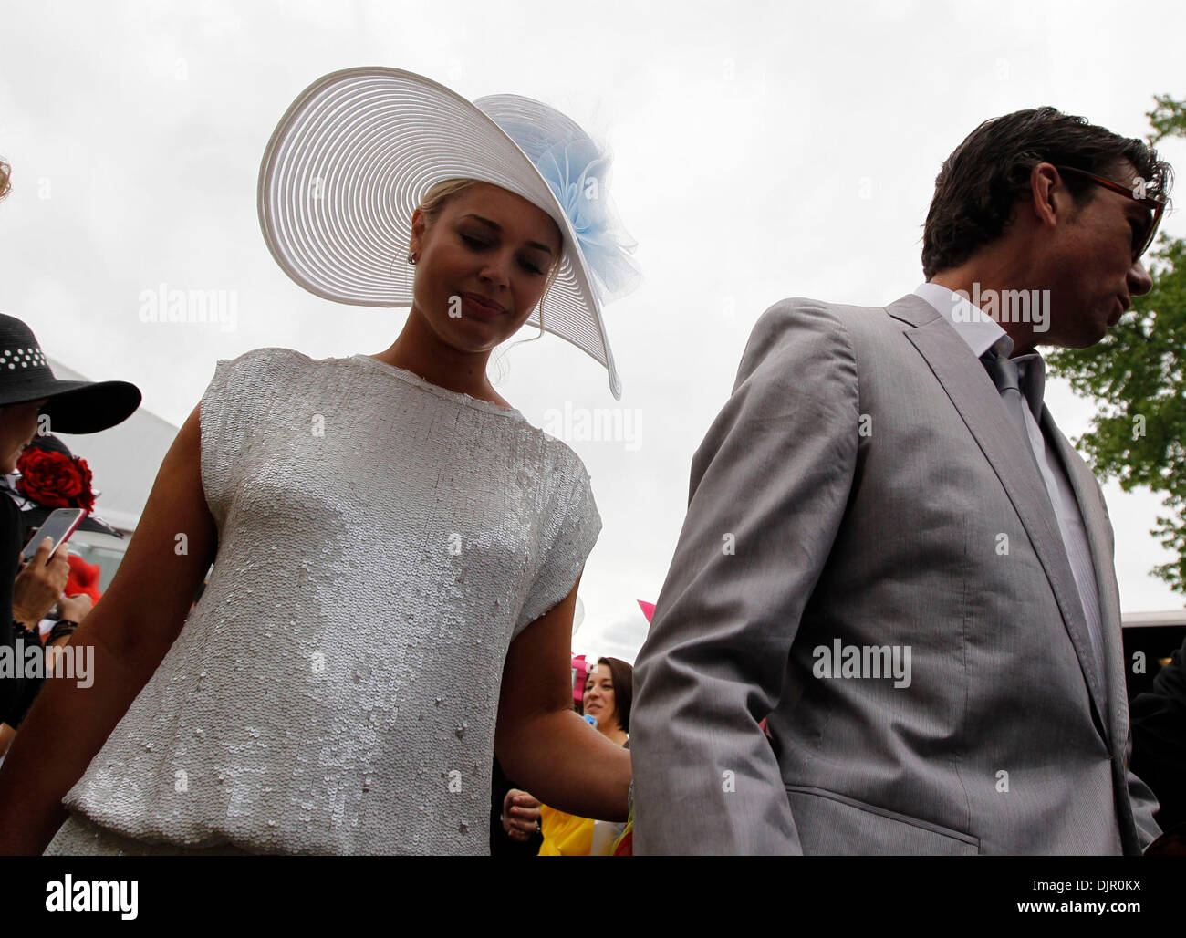 Maggio 01, 2010 - Louisville, Kentucky, Stati Uniti - Dutch-American attrice e ex modello, Rebecca Romijn e attore Jerry O'Connell sono visti al 136in esecuzione del Derby del Kentucky a Churchill Downs sabato 1 maggio 2010. Foto di Charles Bertram (credito Immagine: © Lexington Herald-Leader/ZUMApress.com) Foto Stock