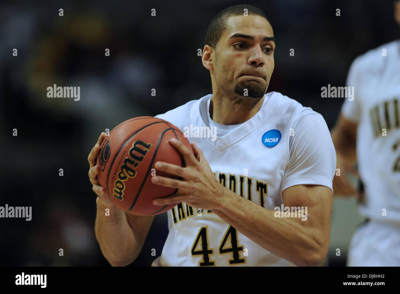 Mar 18, 2010 - San Jose, California, Stati Uniti - 18 Marzo 2010: Vanderbilt in modo guard Jeffery Taylor (44) porta una veloce pausa durante il round di apertura giocare nella regione Ovest tra Vanderbilt Commodores e Murray State Racers in HP Pavilion a San Jose, California. Murray membro avanzato con 66-65 Win. (Credito Immagine: © Matt Cohen/Southcreek globale/ZUMApress.com) Foto Stock