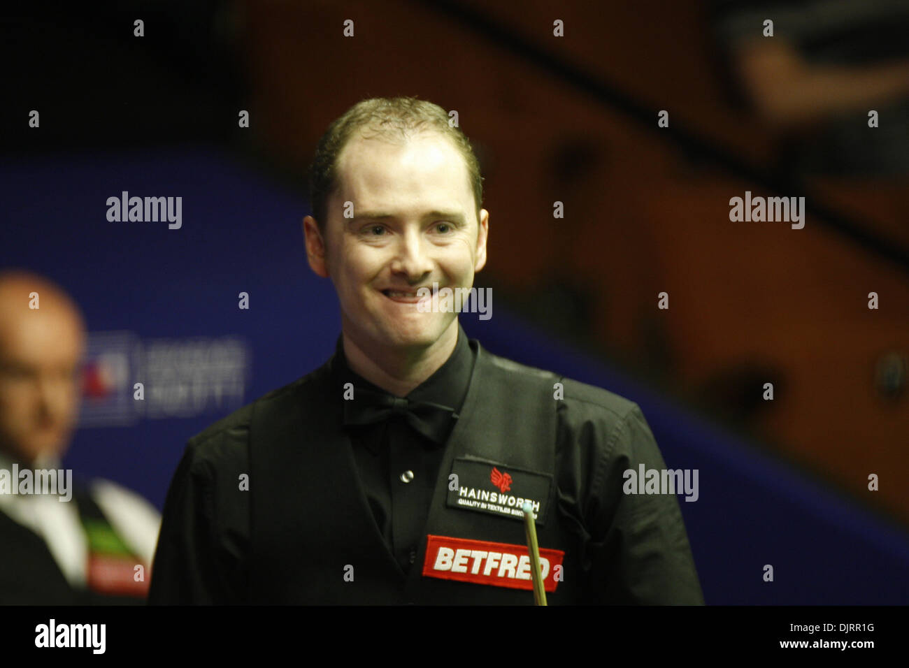 Apr. 20, 2010 - Sheffield, Inghilterra - Sheffield, Inghilterra - Aprile 20th: Graeme Dott della Scozia in azione contro Peter Ebdon dell Inghilterra, durante il primo round del Betfred World Snooker Championships al Crucible Theatre di Sheffield, in Inghilterra. (Credito Immagine: © Michael Cullen/Southcreek globale/ZUMApress.com) Foto Stock