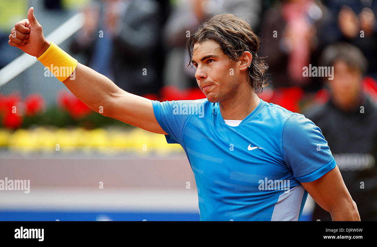 14 maggio 2010 - Madrid, Spagna - MADRID, Spagna, 14 maggio 2010: Rafael Nadal (ESP) in azione contro Gael Monfils (FRA) durante il Q-Finals - Uomini Mutua Madrilena Madrid Open torneo di tennis presso la Caja Magica, Madrid, Spagna. (Credito Immagine: © Michael Cullen/Southcreek globale/ZUMApress.com) Foto Stock