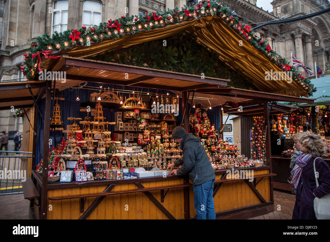 Uno degli stand colorati a Birmingham mercatino di Natale Foto Stock