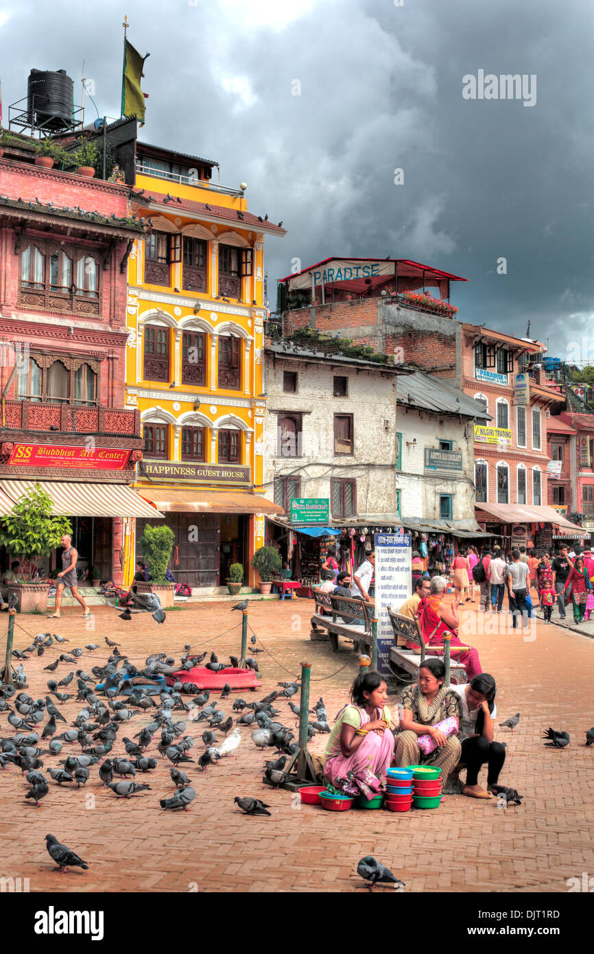 Vecchie case nei pressi di Boudhanath stupa, Kathmandu, Nepal Foto Stock