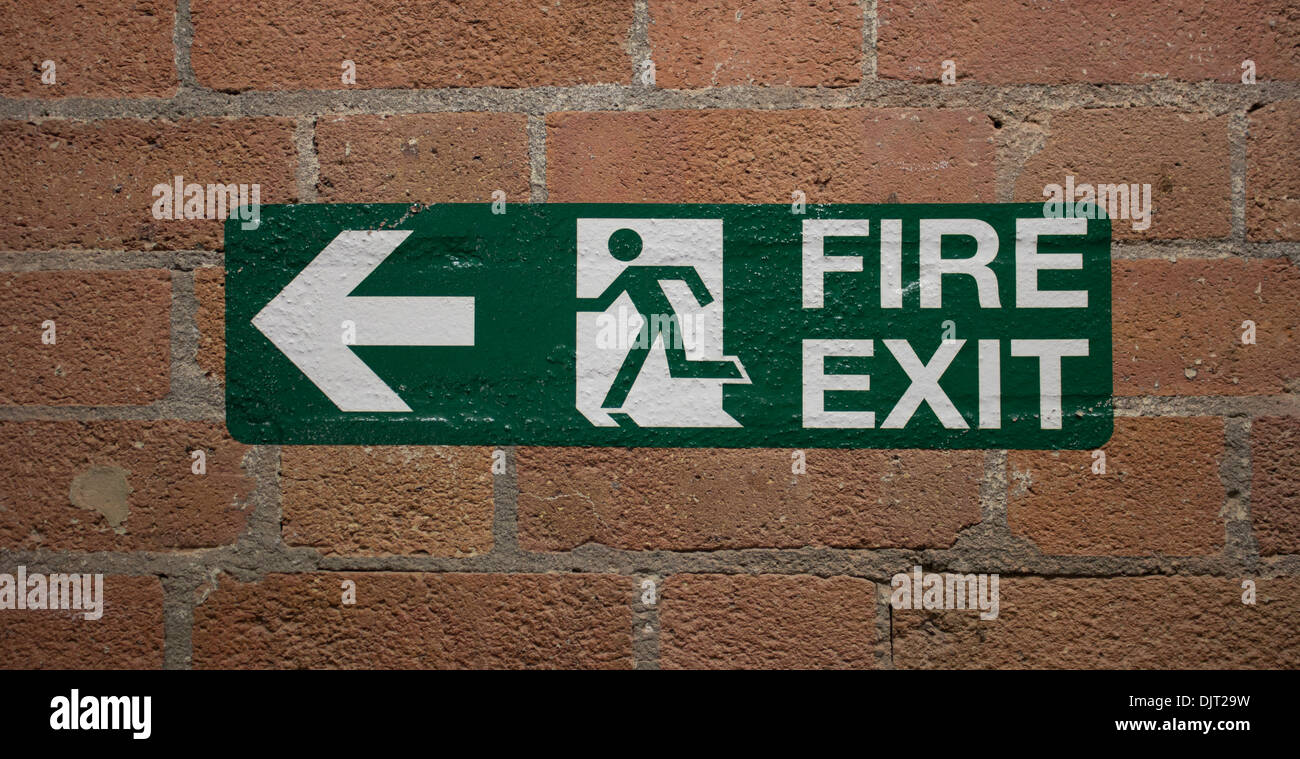 Fire Exit sign su mattoni Foto Stock