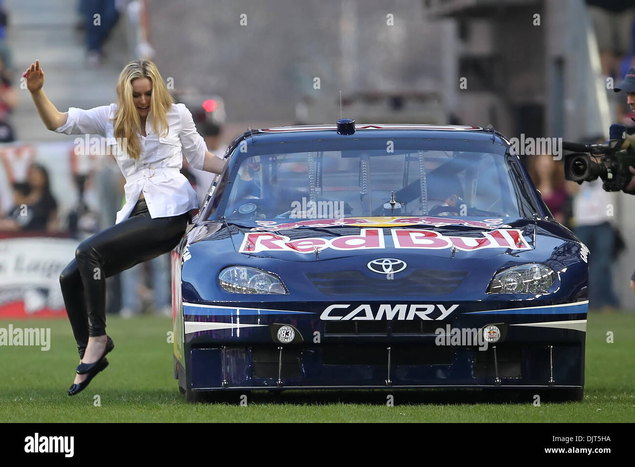 Campione olimpionico Lindsay Vaughn arriva in Red Bull Race Car. Red Bulls sconfitto Santos FC 3-1 in un amichevole per il giorno di apertura alla Red Bull Arena, Harrison, NJ. (Credito Immagine: © Anthony Gruppuso/Southcreek globale/ZUMApress.com) Foto Stock