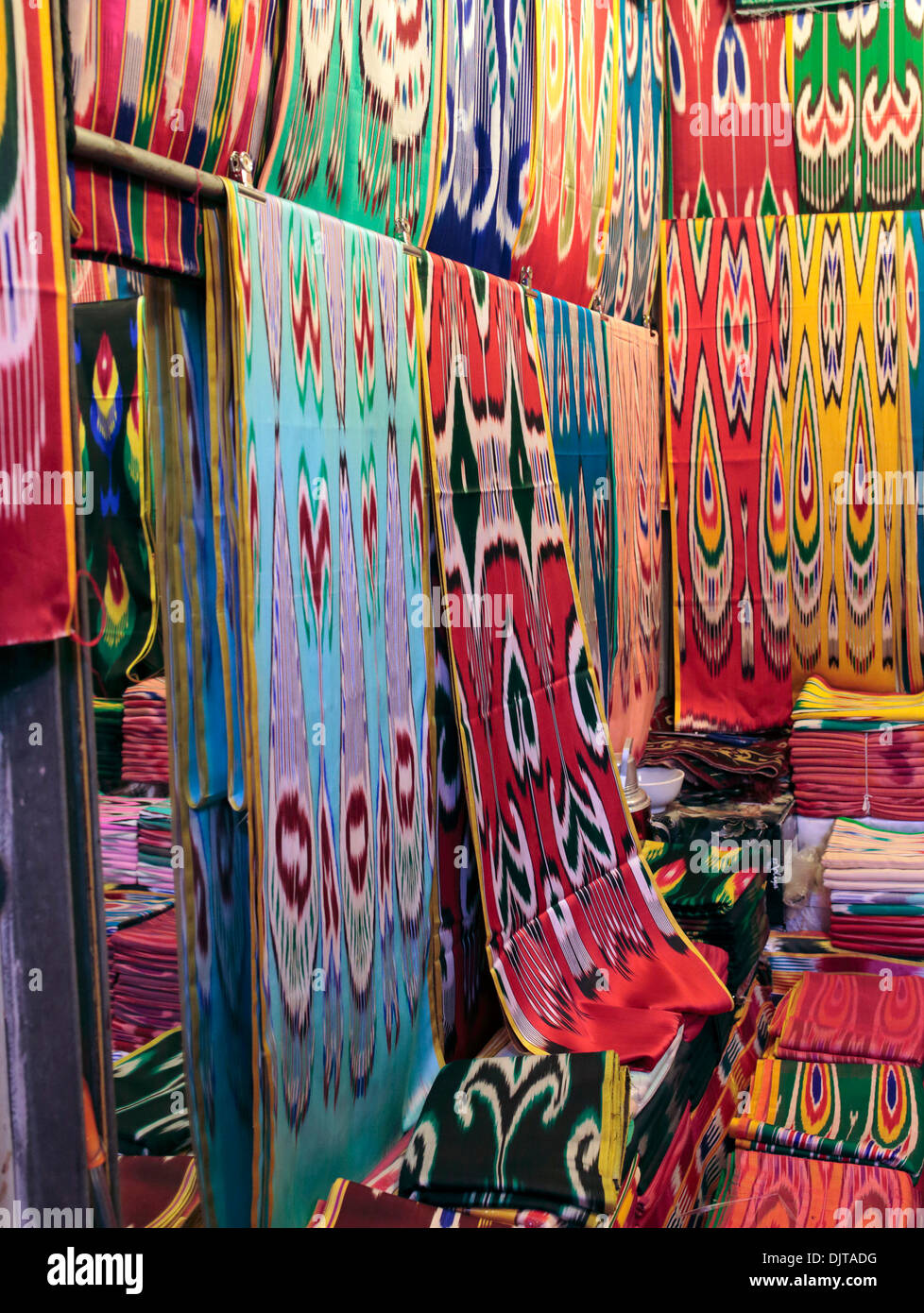 Seta mercato tessile, Kashgar (Kashi), Kashgar Prefettura, Xinjiang Uyghur Regione autonoma, Cina Foto Stock