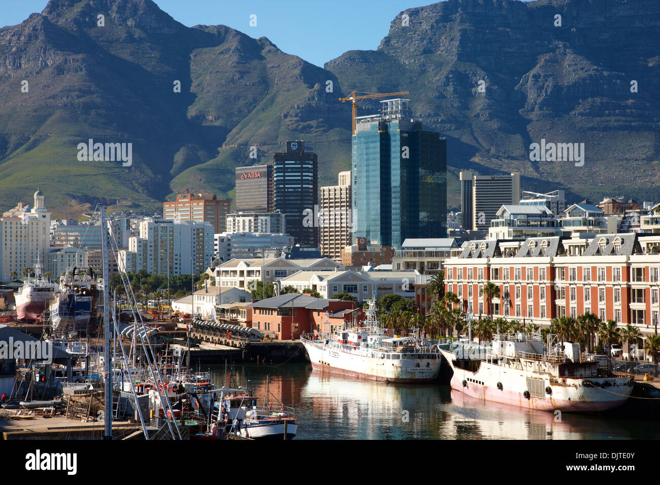 Vista della Table Mountain dal Victoria & Alfred (V & A Waterfront di Cape Town Foto Stock