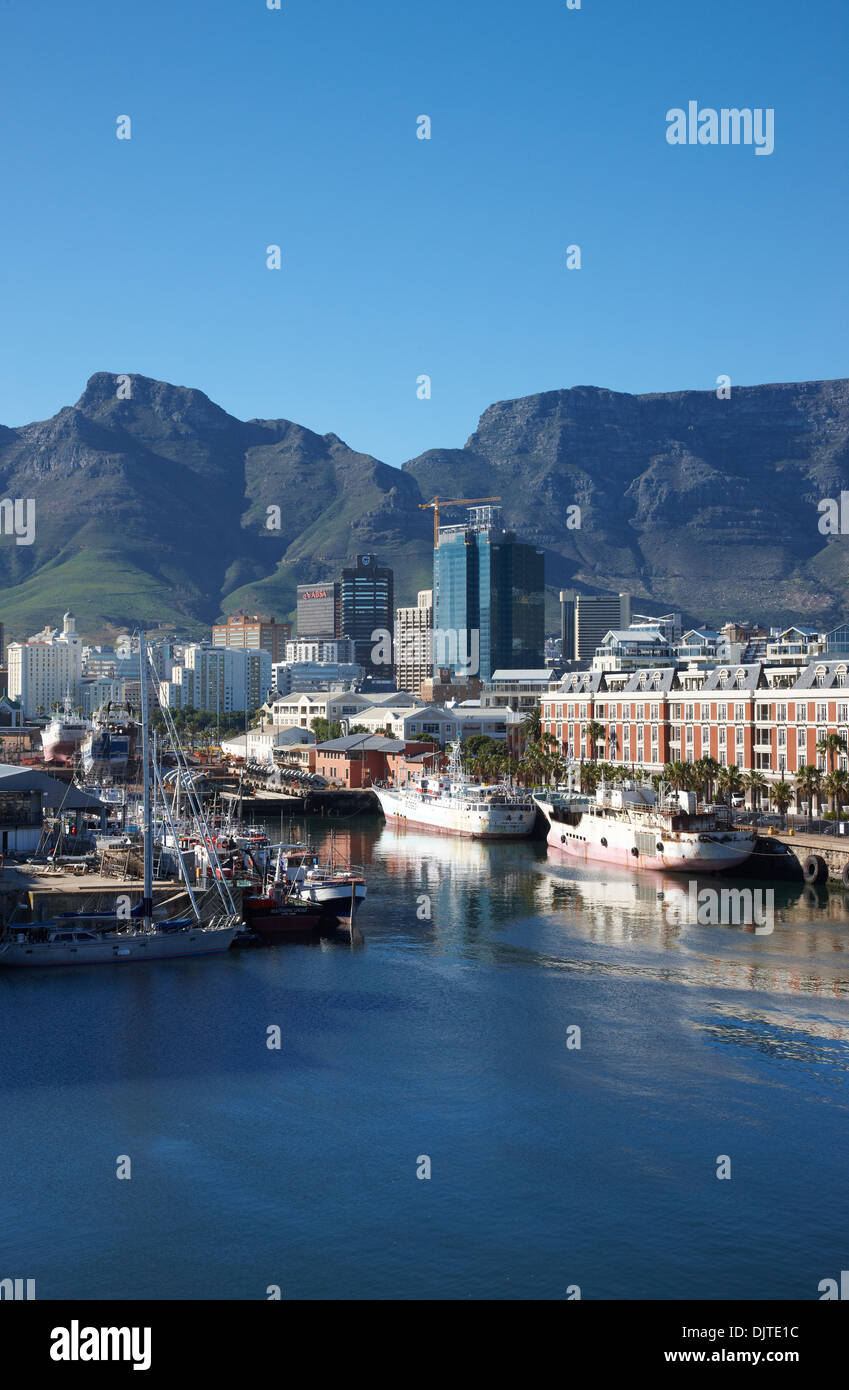 Vista della Table Mountain dal Victoria & Alfred (V & A Waterfront di Cape Town Foto Stock