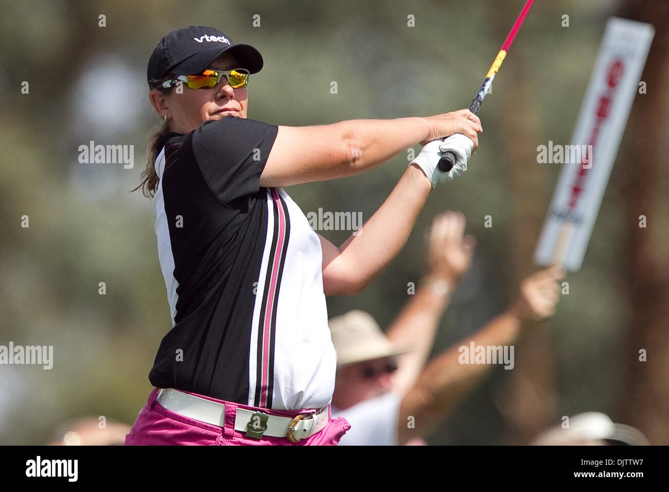 Karen Stupples di Inghilterra tees off per il terzo foro della 39th Kraft Nabisco Championship tenutosi a Mission Hills Country Club in Rancho Mirage, California. (Credito Immagine: © Gerry Maceda/Southcreek globale/ZUMApress.com) Foto Stock