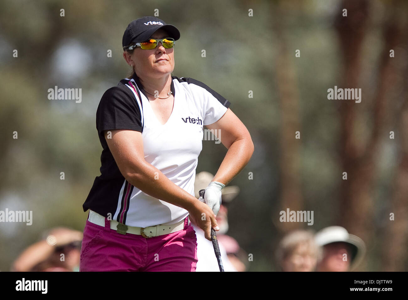 Karen Stupples di Inghilterra tees off per il terzo foro della 39th Kraft Nabisco Championship tenutosi a Mission Hills Country Club in Rancho Mirage, California. (Credito Immagine: © Gerry Maceda/Southcreek globale/ZUMApress.com) Foto Stock