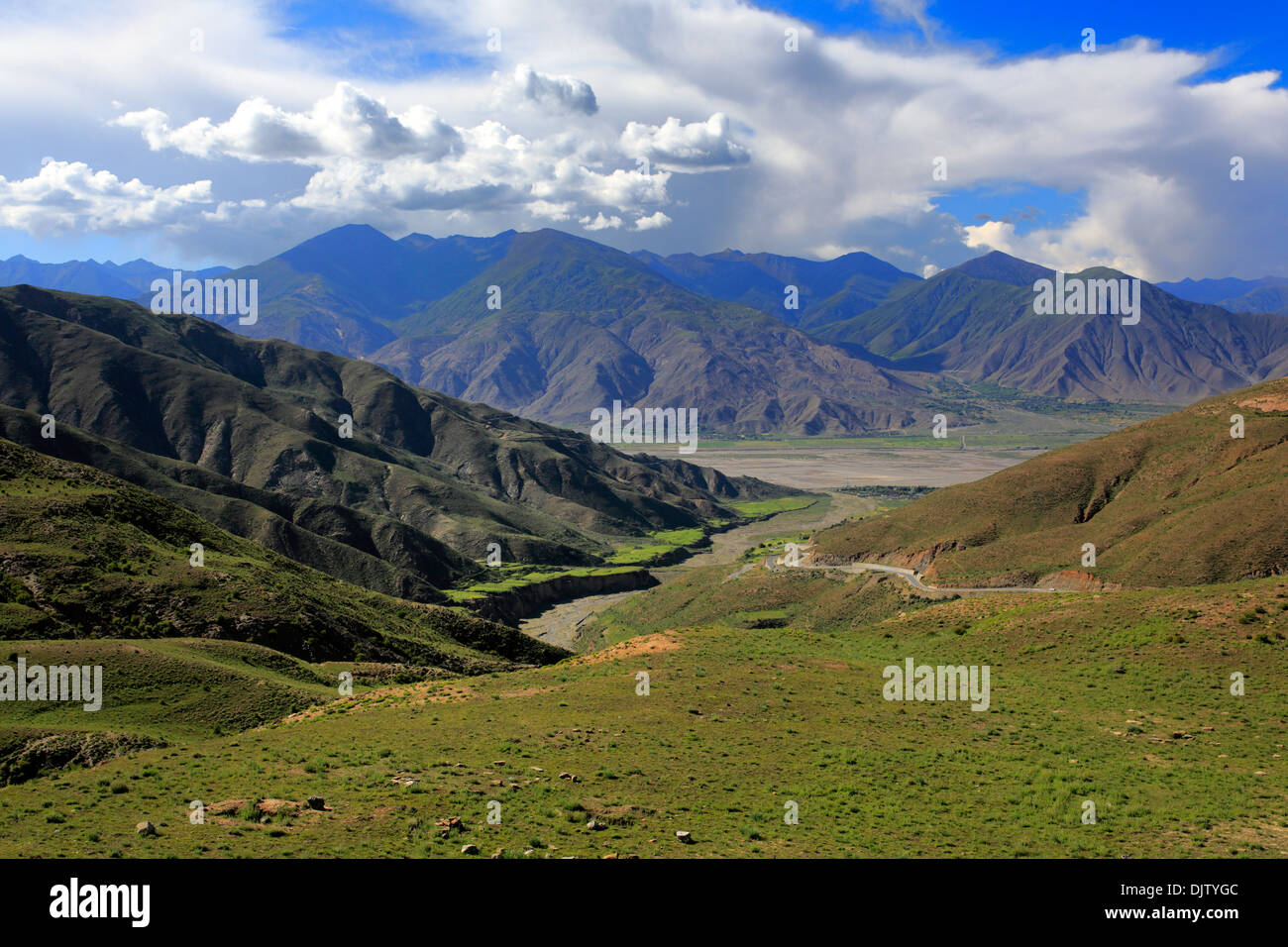 Yarlung Tsangpo (Brahmaputra) River Valley, tra Kamba pass e Tsetang, Lhoka (Shannan) Prefettura, Tibet, Cina Foto Stock