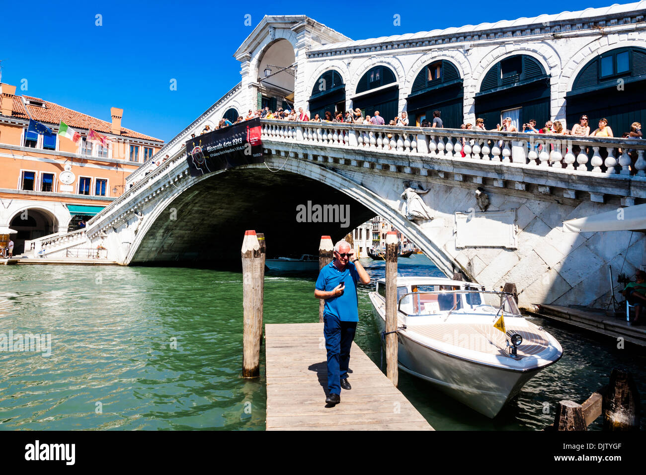 Il Ponte di Rialto (Ponte di Rialto), il Grand Canal, Venezia, Veneto, Italia. Foto Stock