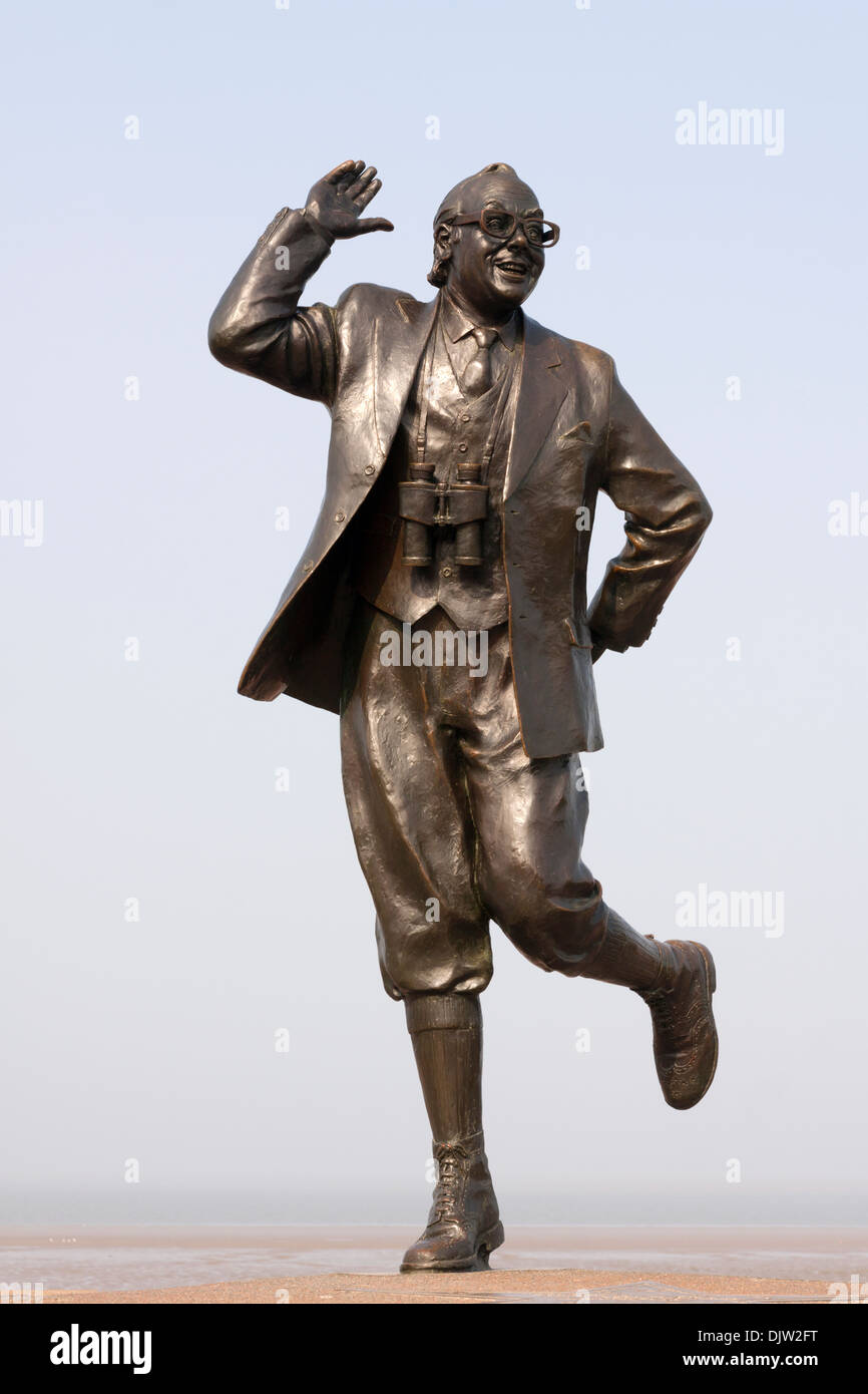 Statua di Eric Morecambe sul lungomare a Morecambe Foto Stock