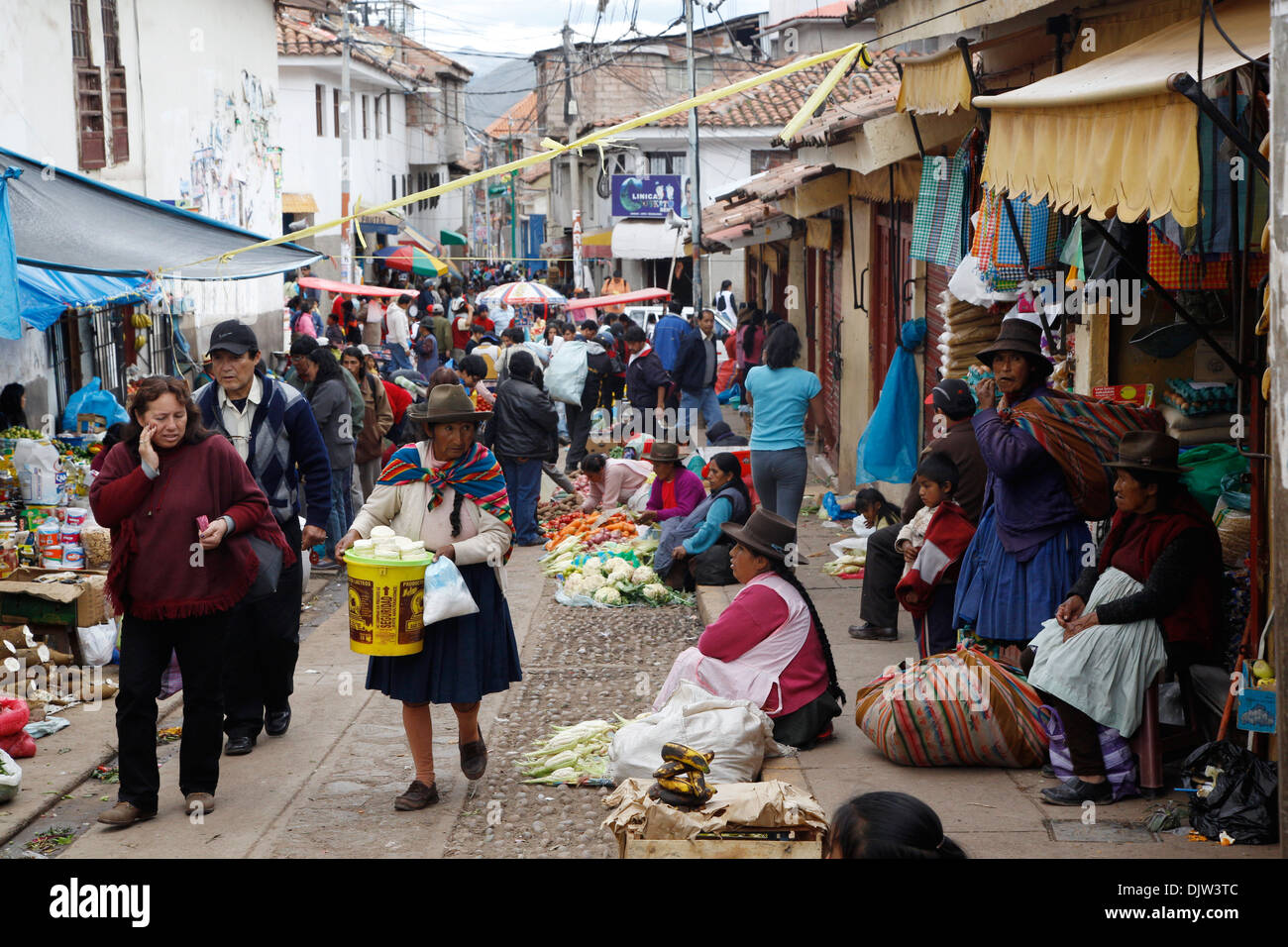 All'aperto di vegetali e il mercato della frutta, Cuzco, Perù. Foto Stock