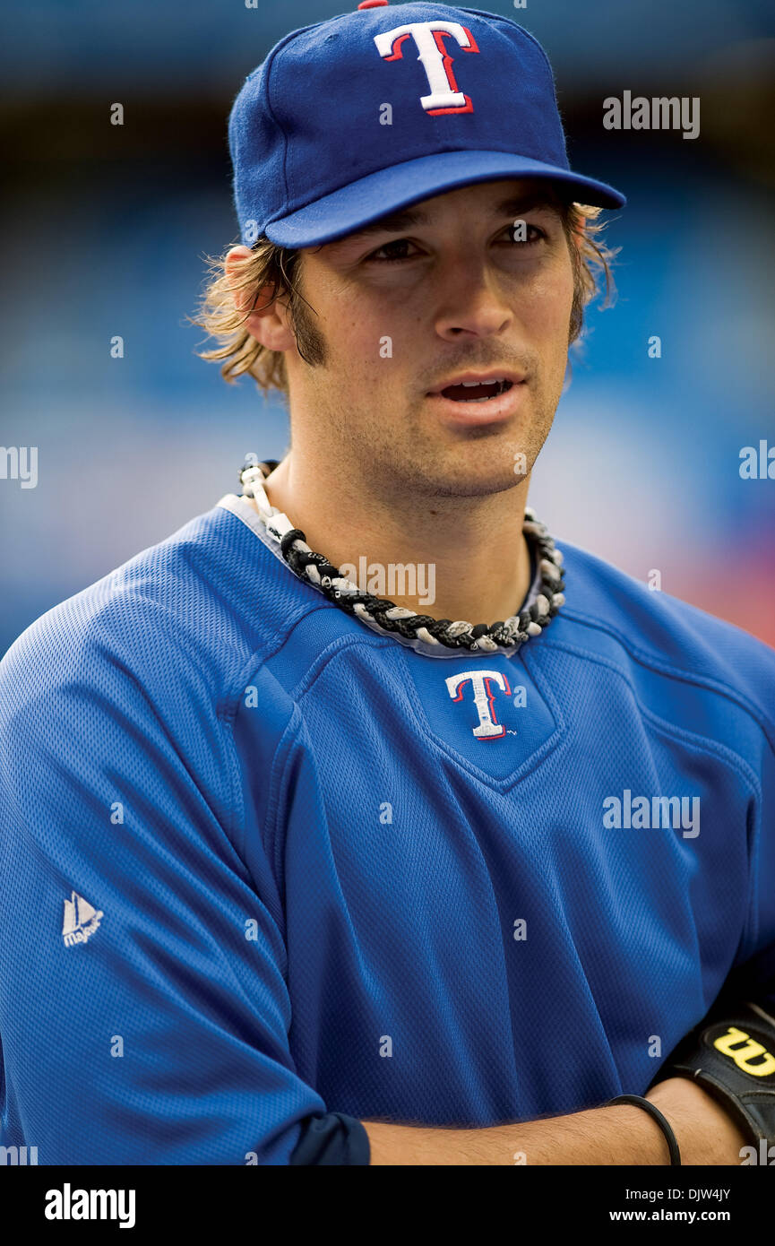 Texas Rangers, C.J. Wilson # 36, riscalda-fino al Rogers Centre. Il Toronto Blue Jays sconfitta Texas Rangers, 10-16, presso il Rogers Centre di Toronto, Canada. (Credito Immagine: © Terry Ting/Southcreek globale/ZUMApress.com) Foto Stock