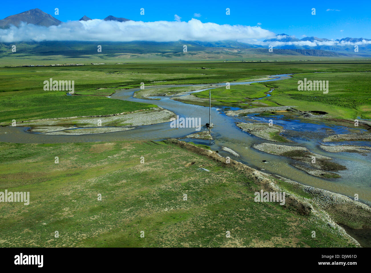 Il paesaggio visto dal treno della ferrovia Trans-Tibetan, Tibet, Cina Foto Stock