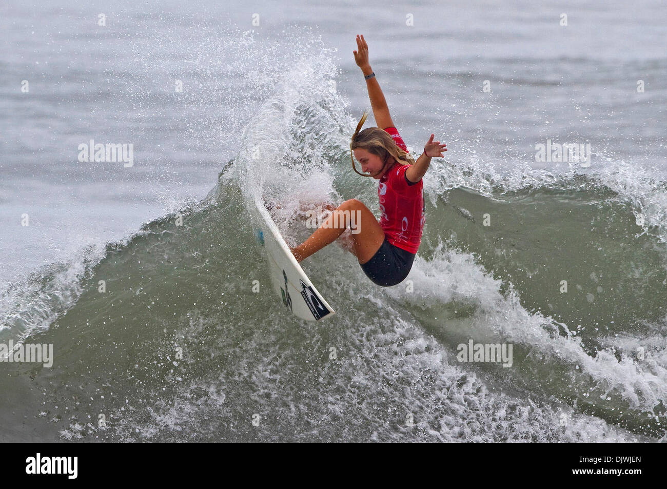 Ottobre 08, 2010 - Bali, Indonesia - ALIZEE ARNAUD (Francia) collocato il secondo posto al mondo Oakley Pro Junior Championships oggi sconfitti in una stretta finale da Australia T. Wright. Un grande risultato per Arnaud che ora è classificato 2° sul mondo ASP Pro Junior campionato delle valutazioni con un solo caso rimanente per decidere il mondo ASP Pro Junior chaampion per 2010. La Oakley Junior World Champions Foto Stock