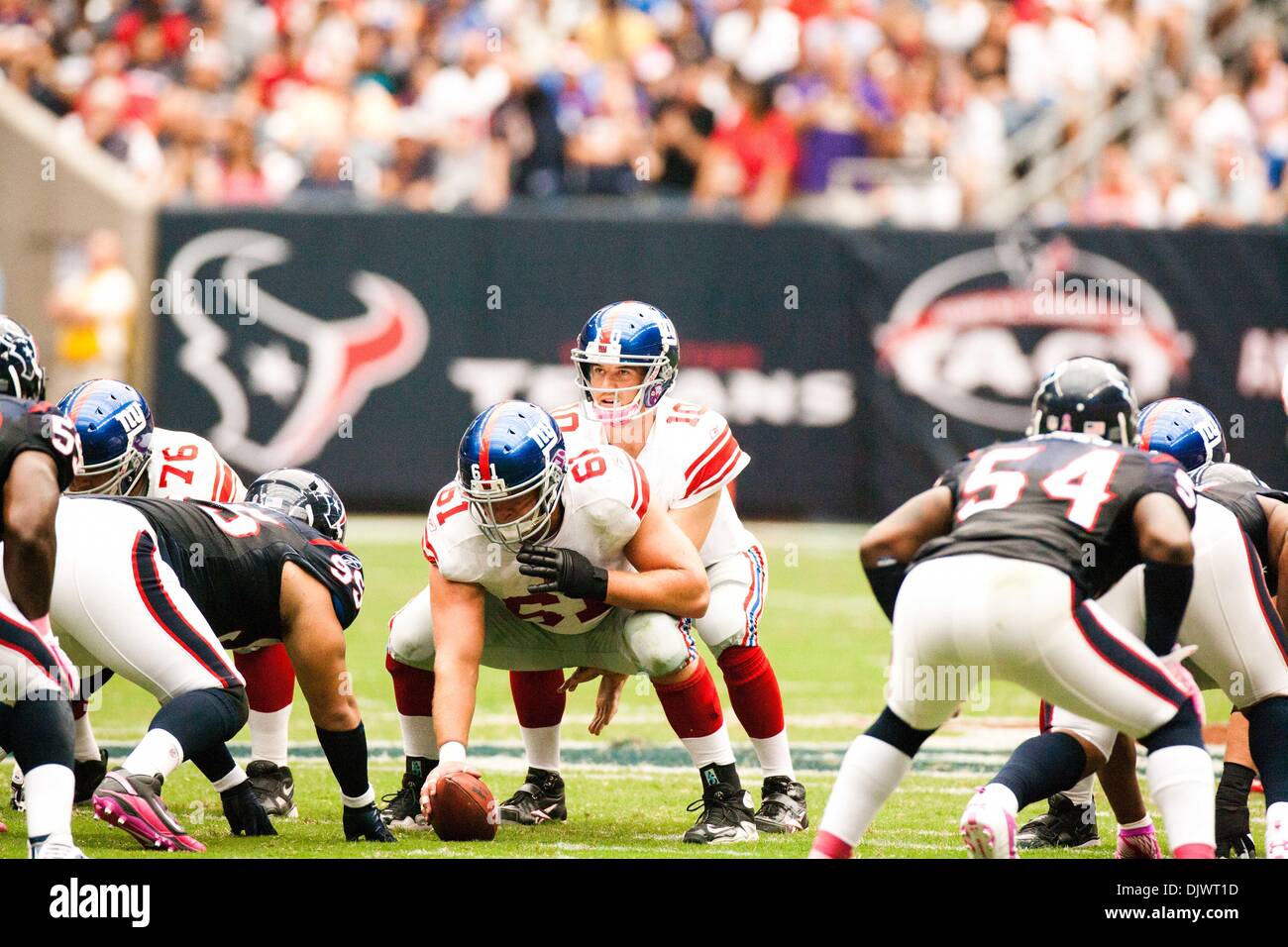 Ottobre 10, 2010 - Houston, Texas, Stati Uniti - New York Giants (10) Q Eli Manning con la sua linea di attacco. NY Giants ha sconfitto la Houston Texans 34-10 al Reliant Stadium. (Credito Immagine: © Juan DeLeon/Southcreek globale/ZUMApress.com) Foto Stock