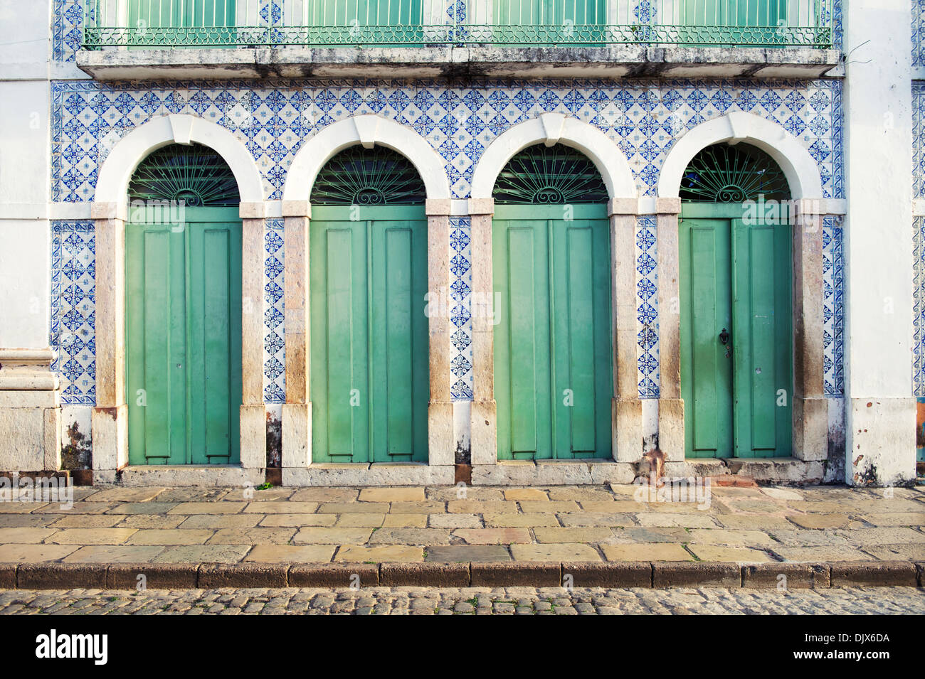 Portoghese tradizionale architettura coloniale e colore syle a Sao Luis in Brasile Foto Stock
