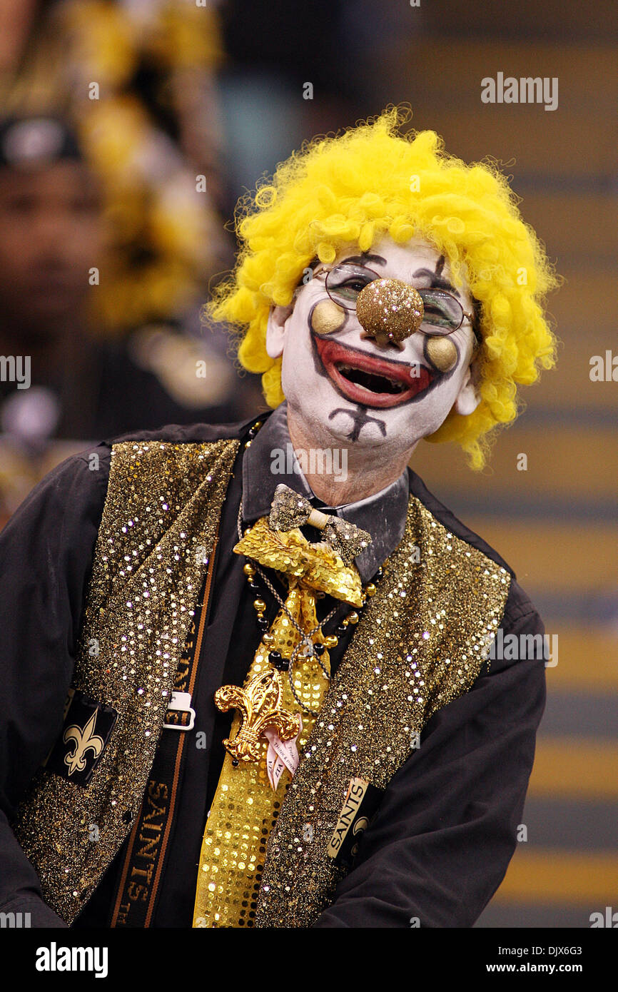 Oct 24, 2010: A New Orleans Saints Fan mostra la sua delusione durante l'azione di gioco tra New Orleans Saints e i Cleveland Browns presso la Louisiana Superdome di New Orleans, in Louisiana. Browns vincere 30-17. (Credito Immagine: © Donald pagina/Southcreek globale/ZUMApress.com) Foto Stock